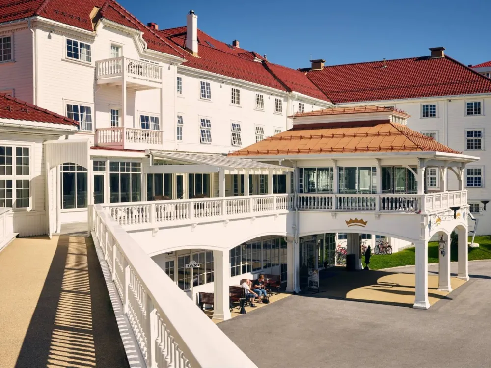 Dr. Holms Hotel