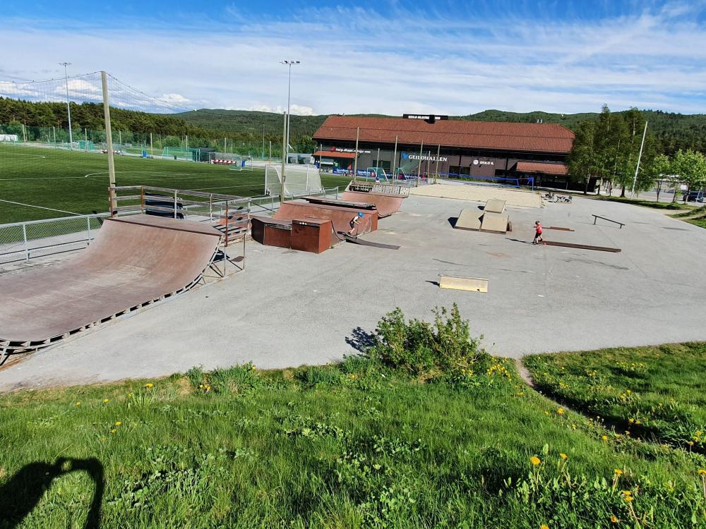 Skate park, Volleyball and ball area at Geilohallen
