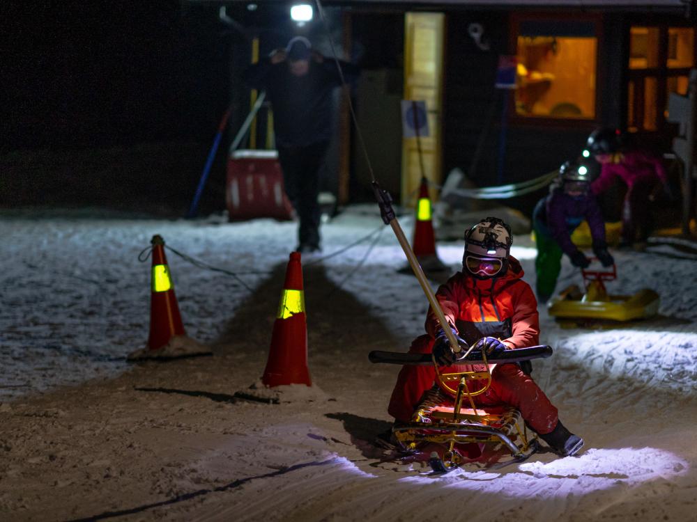 Lift-based night sledding - action on the toboggan run
