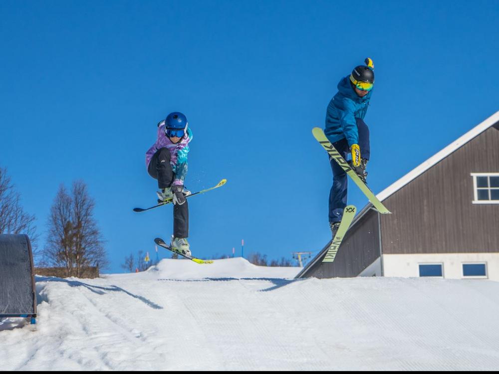 Hopp og rail  ski session