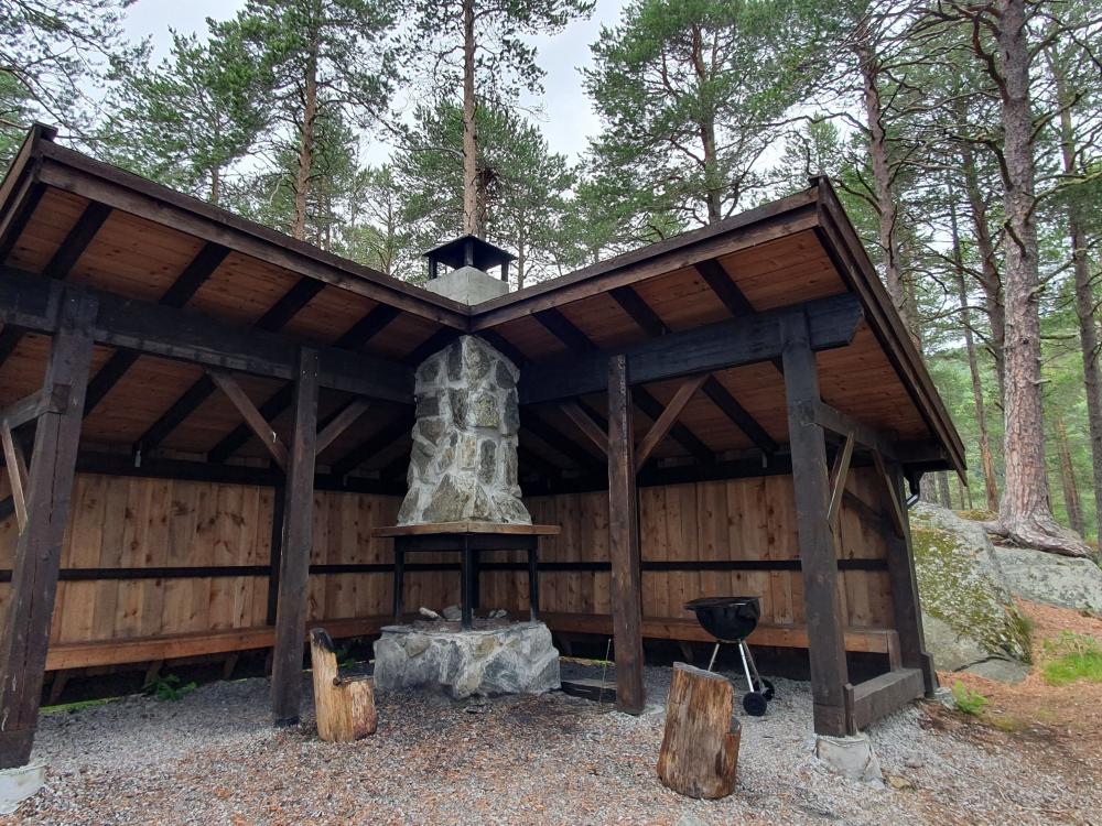 Fireplass and shelter Høgehaug