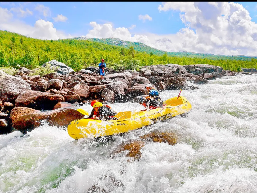 Dagali Fjellpark - Extreme Full On Rafting with a snack 