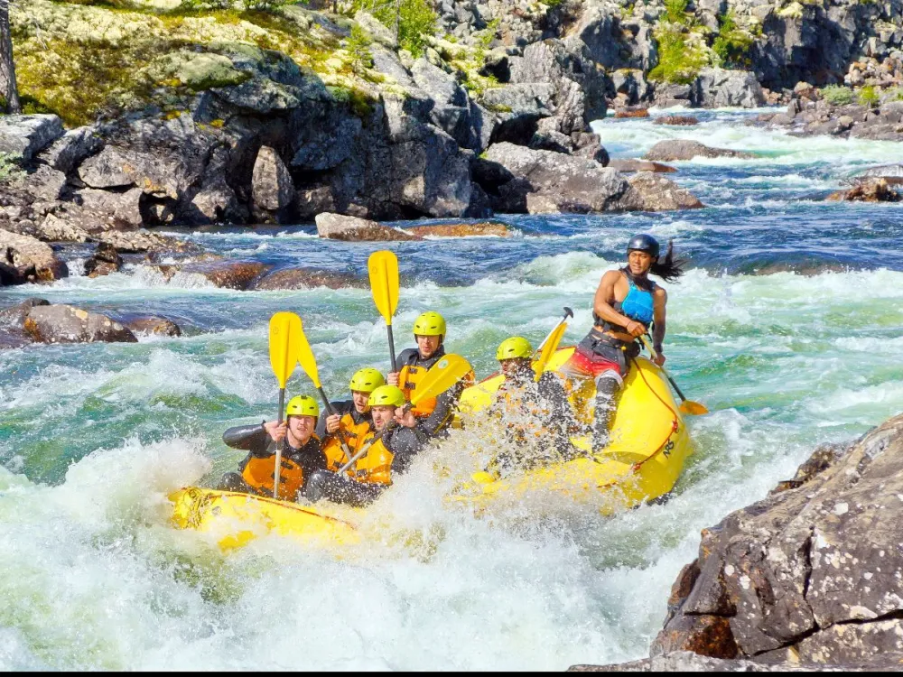 Dagali Fjellpark - Extreme Full On Rafting with a snack 